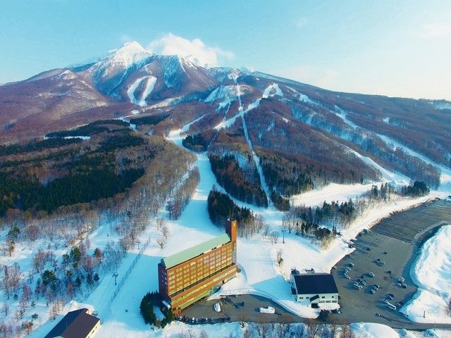 ■【往復！待ち時間なしのタクシーで楽々移動】＜青森スプリング・スキーリゾート　リフト券付き＞青森空港利用　津軽平野を眼下に爽快な滑りを！　ロックウッド・ホテル＆スパ指定　夕朝食付　4泊5日1