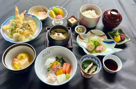 【宇部駅前発】<山口西部読売会>地元人気店で味わう愛読者旅行オリジナル 鱧入り特別御膳と秋の城下町・中津 日帰り