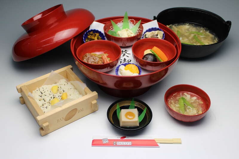 【新宿駅・池袋駅・浦和駅・大宮駅発】 週末利用！特急列車利用・日光日帰り旅♪神職又は巫女がご案内！一般入室禁止の日光東照宮「徳川将軍着座の間」で特別祈祷2