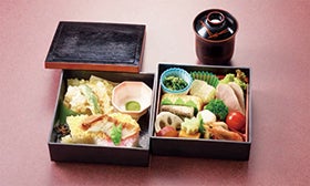 ゆったり満喫小豆島めぐり 高松の老舗料亭二蝶の押し寿司弁当をご賞味2