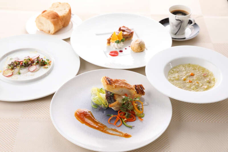 【県中南（秋田～象潟）発】 玉川寺（ぎょくせんじ）のクリンソウ（九輪草）と酒田の老舗フランス料理店「ル･ポットフー」のランチ 　日帰り2