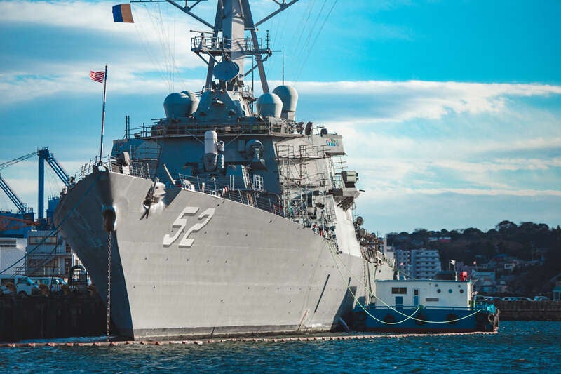 【千葉県内※銚子・茂原発着ルートを除く発】 案内人付！YOKOSUKA軍港めぐり★☆ アメリカ海軍・海上自衛隊の艦船眺める日本唯一のクルージング・横須賀散策☆　日帰り3