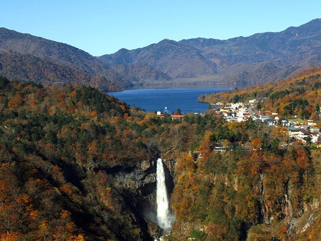 ■【栃木】＜平日出発限定＞紅葉ゴールデンルート「いろは坂」×日本三名瀑「華厳の滝」×世界遺産「日光散策」へ！栗おこわ葵御膳のご昼食＆モンブランシュークリームのお土産付き1
