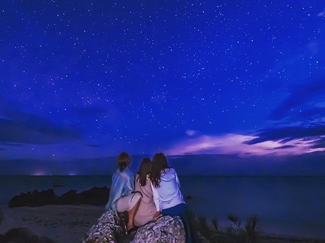 【与論島/星空観察＆フォトツアー付き】満天の星空を感じよう！専属カメラマンが星空を背景に撮影します！☆プリシアリゾートヨロン指定3泊4日1