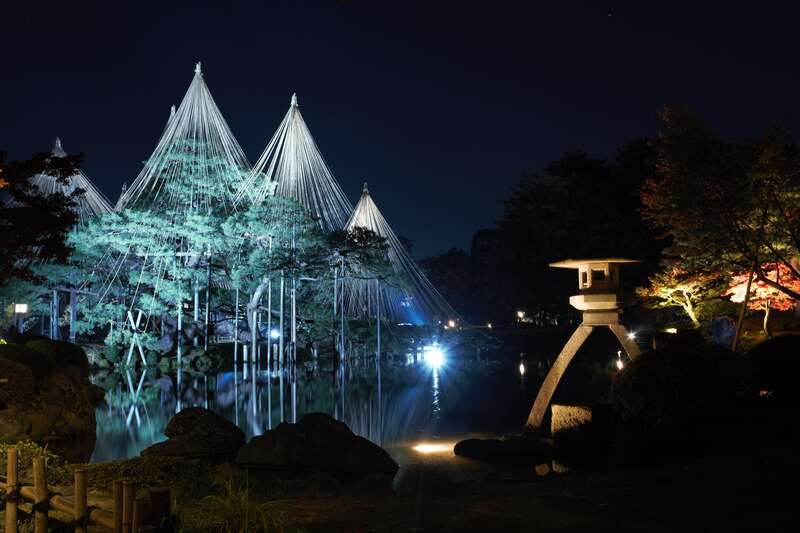 【福岡・熊本・鹿児島県内／博多駅・小倉駅発】 雪吊りの兼六園ライトアップ・雪見ローカル列車　感動の冬景色と名物「きたまえ寿司」充実の２日間1