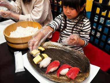 東京駅《KoDoMoわんぱクラブ》 清水お寿司屋さん体験と 駿河湾フェリー操舵室見学・あま~いイチゴ狩り 2日間