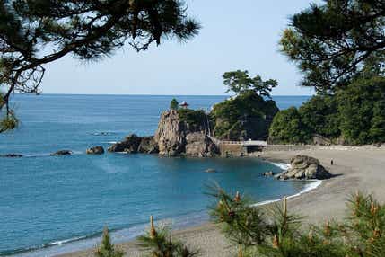 【茨城県内発】 バスガイド同行！四国４県見どころ周遊８景　名湯「道後温泉」宿泊と四万十川・鳴門・祖谷・大歩危・桂浜・こんぴらさん・松山城本丸広場３日間