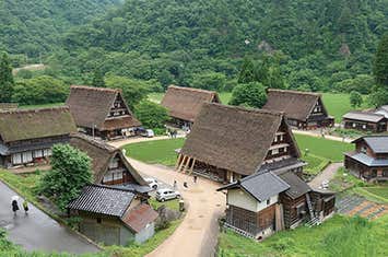 【松山空港発着】年に三夜だけ現れる祭越中八尾おわら風の盆と炎に浮かぶ千年の技木曽川の鵜飼 3日間　5つの高級食材の美食鉄板焼フルコースと旬の握り富山湾鮨を食す