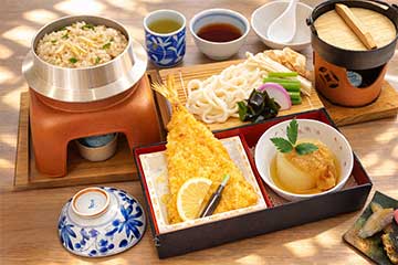 【新宿・池袋・町田・立川発】「大迫力！約１.２キロの姿本タラバガニ付ミステリー」さらに極上国産網目メロン＆パイナップルのお土産付！美味しい日帰り３食付！2