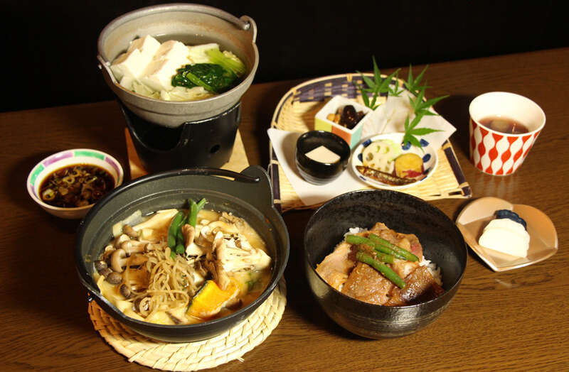 【埼玉県内発】 山梨郷土料理ほうとうの昼食・30万㎡に季節の花が咲き誇る「山中湖花の都公園」・透き通る湧水池 世界遺産「忍野八海」日帰り2