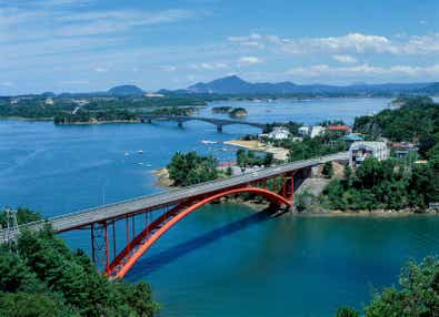 【福岡県内／博多駅　発】 爽快！夏の天草五橋クルージング！熊本城公園＆世界遺産三角西港と天草松島温泉２日間