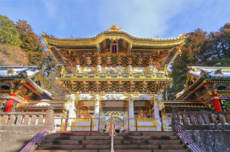 11/2、5催行決定!【東京発/平日限定】専門ガイドとディープにめぐる世界遺産・日光東照宮と紅葉のいろは坂、華厳の滝 お昼は日光金谷ホテルの選べるコース 日帰りバスツアー
