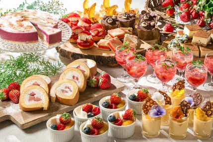 【岡山・倉敷発】 広電貸切電車&広島城・護国神社とオリエンタルホテル広島でデザートビュッフェ付ランチ 日帰り