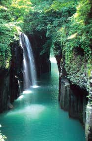 別府・霧島・雲仙温泉にご宿泊！九州7県周遊温泉三昧４日間 ～太宰府・原尻の滝・高千穂・青島海岸・熊本城公園・長崎～