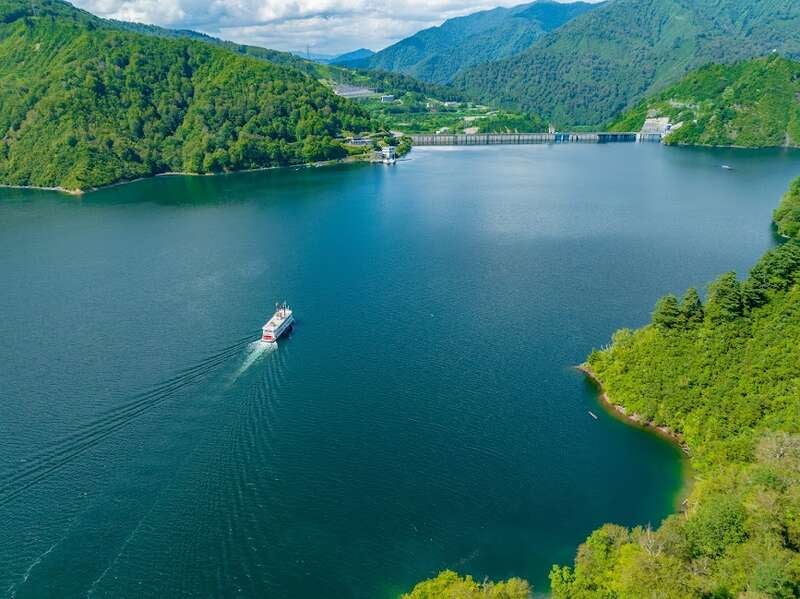 【東京駅・上野駅・大宮駅・高崎駅発】 【旅せよ平日】越後路ハイライト！うれしい１泊４食付 「秘境・船長ガイドで巡る奥只見湖クルーズとダムウォーク」 「日本三大峡谷・清津峡」　「雲上テラス湯沢高原ロープウェイ」　２日間1