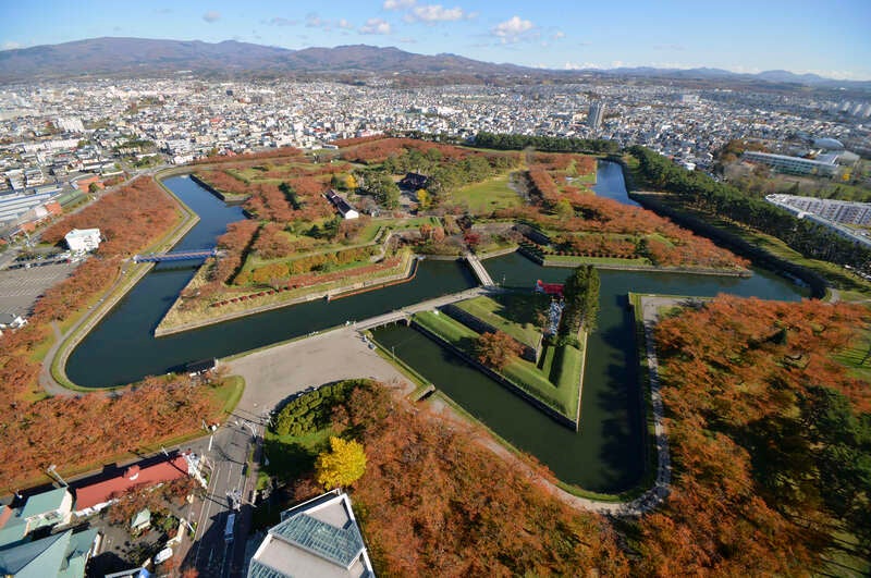【敦賀駅・福井駅発】【おひとり様参加限定】≪ひとり旅≫のんびり仙台から北海道へ太平洋フェリー1等室利用・錦秋の奥入瀬・十和田・八甲田山・下北半島と函館山夜景と湯の川温泉４日間2