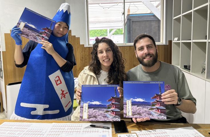 [品川/新宿LOVE発]新倉山浅間公園や大石公園などいろんな角度から富士山の感動の景色を望む！日本の伝統文化【習字体験】付き!昼食は自由にお好きな場所で！富士山絶景撮影ポイント巡りの日帰りツアー！(英語ガイド付)3