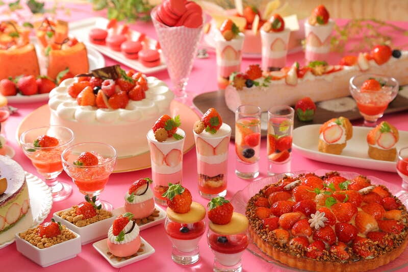 【栃木県内発】 季節限定！ホテルメイド『ストロベリー』スイーツ＆ランチブッフェ 春色の成田山新勝寺と大迫力の飛行機ビューポイント『成田市さくらの山』日帰り1