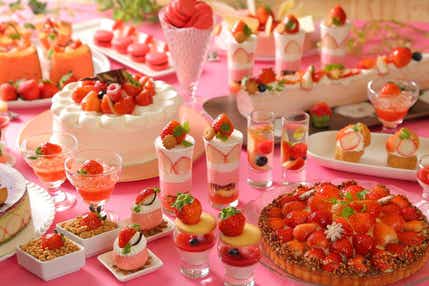 【栃木県内発】 季節限定!ホテルメイド『ストロベリー』スイーツ&ランチブッフェ 春色の成田山新勝寺と大迫力の飛行機ビューポイント『成田市さくらの山』日帰り