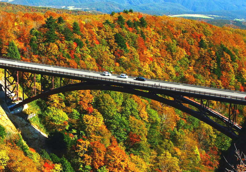 【大阪駅・新大阪駅・京都駅・敦賀駅・福井駅・金沢駅発】 紅のじゅうたん！安達太良山の紅葉と南東北・錦秋絶景紀行　3日間2