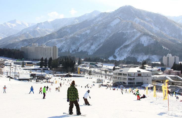 「旅せよ平日！キャンペーン」【往復新幹線指定席で行く】湯沢中里 2泊3日【滞在中リフト券付】【夕食・翌朝食付】2