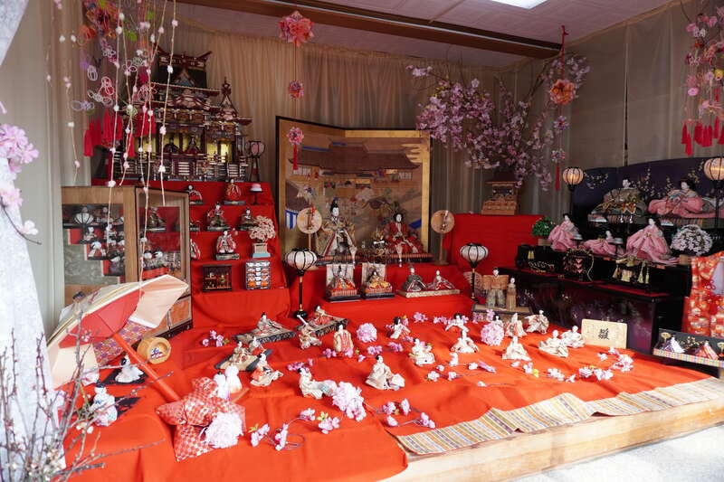 【出雲・松江・米子発】いちごデザートビュッフェと天領上下ひなまつり・梅香る三景園  日帰り2