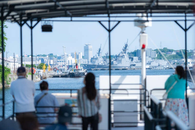 【神奈川県内・町田発】 案内人付！YOKOSUKA軍港めぐり★☆ アメリカ海軍・海上自衛隊の艦船眺める日本唯一のクルージング・横須賀散策☆　日帰り2