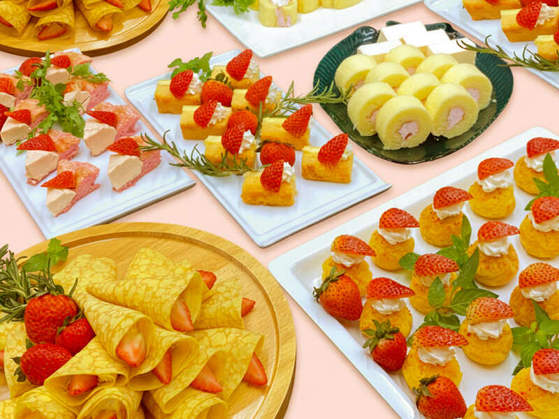 【静岡県内発】 冬の幻想イベント！山中湖アイスキャンドルフェスティバルと 自社農園のフルーツdeいちごスイーツバイキング　日帰り3