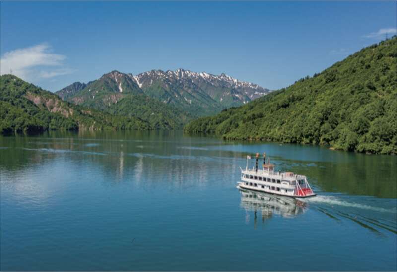 【岩手県・新幹線駅（盛岡駅～一ノ関駅）発】 新幹線で行く　澄わたる空気の中に輝く満点の星空「HOSHIZAORAテラス」　 苗場プリンスホテル連泊と奥四万ブルー爽景周遊 3日間2