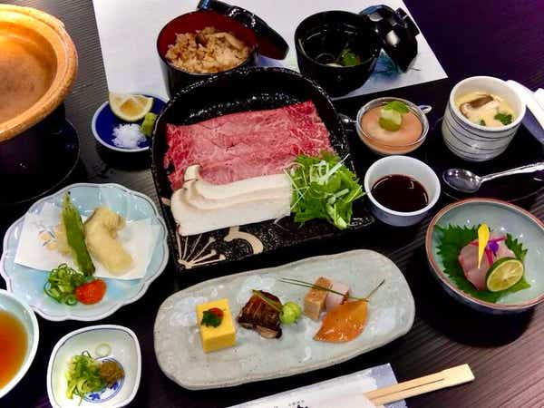 【大分駅発】 香り豊かな生松茸と伊万里牛の焼き巻きしゃぶを食す！川内野小さなコキア畑とお菓子の神様参拝　日帰り　2