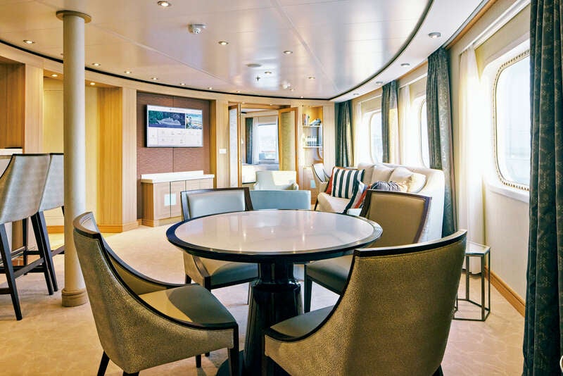 MITSUI OCEAN FUJI ラクジュアリースイートA【那覇発博多着】久米島・本部と済州島クルーズ（6日間）3