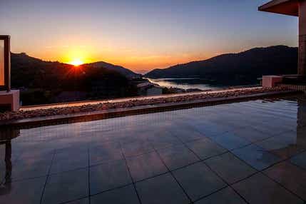 【高知駅・後免駅・土佐山田駅・阿波池田駅発】 雲仙・阿蘇内牧温泉泊 九州横断“さくら”いいとこ取りの旅3日間