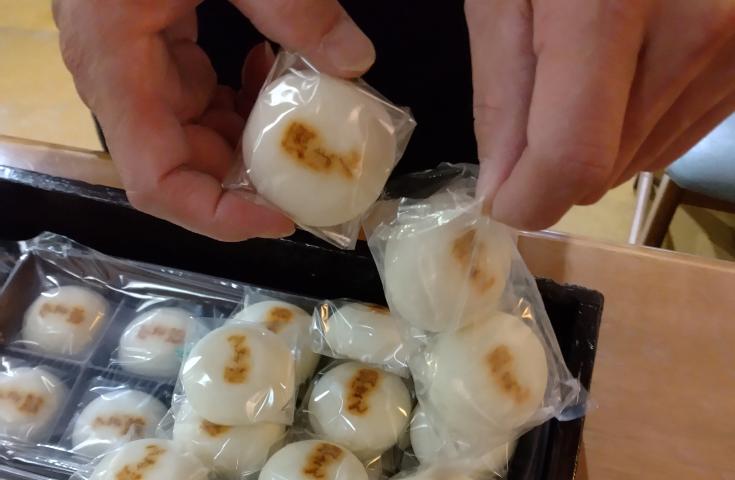 ★大人気!全日催行決定!★【Valentine's Special SALE!!全日500円OFF!!】[新宿発]千葉で大人気の海鮮浜焼き＆房総いちご狩り30分食べ放題♪酒饅頭の詰め放題体験やはちみつ採取見学＆試食体験等、早春の千葉を満喫の日帰りバスツアー!3