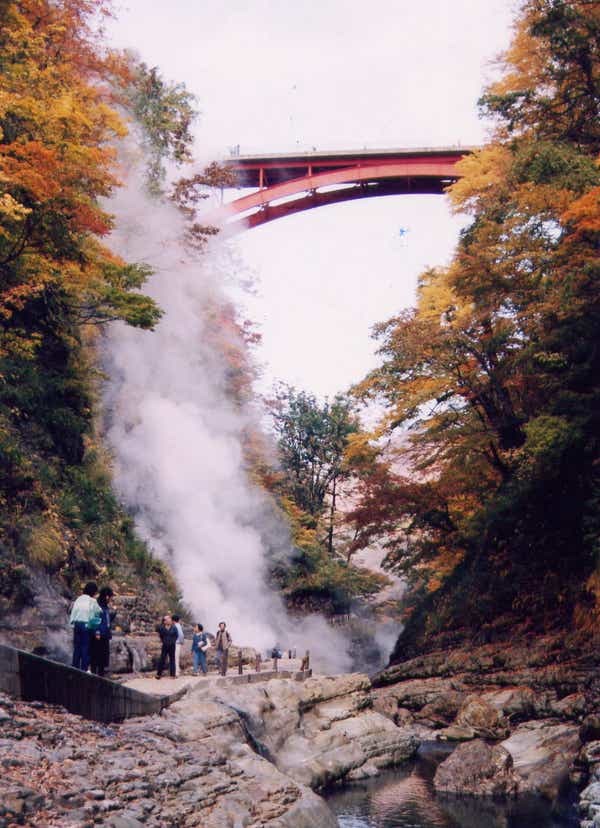 【山形県内発】 旅のすごろく市10月　一足早い紅葉をお届け！鳥海山麓・神秘の法体の滝＆小安峡の湯けむりと紅葉の競演（日帰り）1