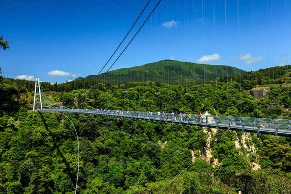 【大分・かんたん・北浜・別府発】 高原リゾートホテルで味わう和懐石と絶景パノラマ九重夢大吊橋　秋色に染まる九重連山絶景ドライブ　日帰り2