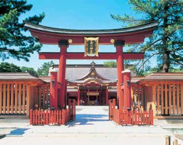 【富山県内発】 敦賀気比神宮初詣と選べるカニのご昼食