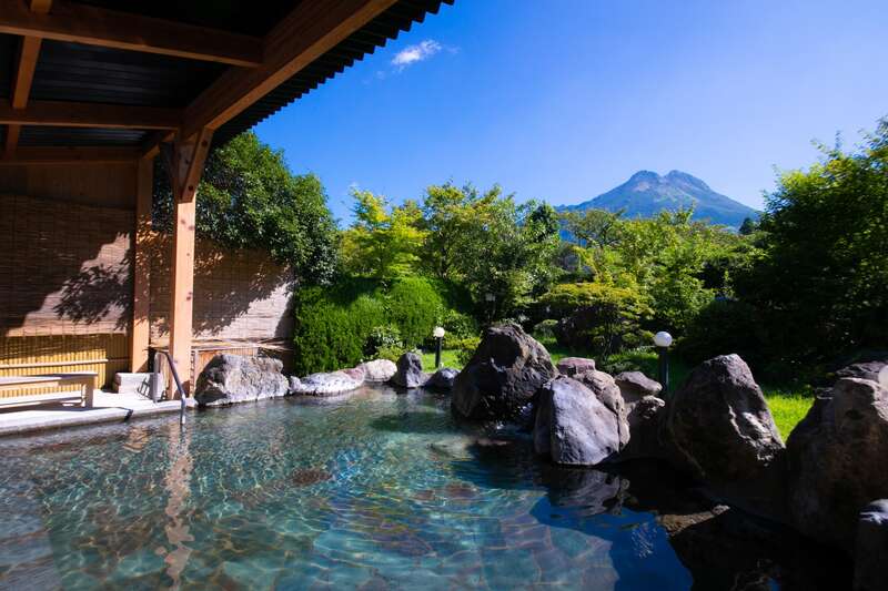 【静岡・新富士・三島発】 人気の特急ゆふいんの森で行く！九州２つの名湯　由布院・黒川温泉郷と阿蘇・湯布院・天岩戸・高千穂3日間1