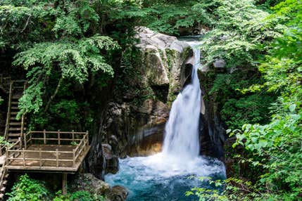 <ハイク中級>『紅葉の七ツ釜五段の滝 西沢渓谷ハイキング』【新宿出発】