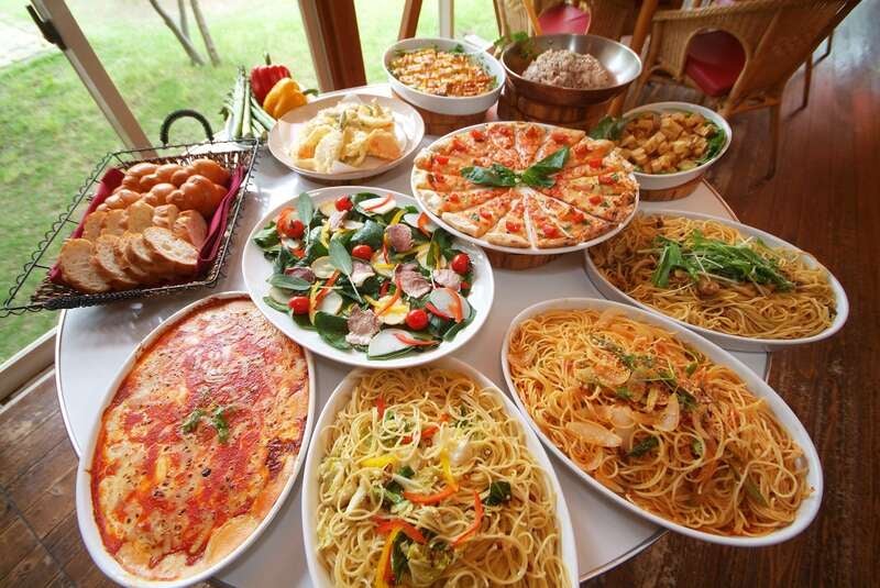 【県東・県北エリア発】 ハウス栽培高級シャインマスカット狩りと太平山あじさい坂 地元の新鮮野菜＆スイーツ！果実畑の隠れ家ビュッフェいちご一会　日帰り1