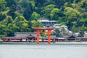 観光列車「etSETOra（エトセトラ）」と世界遺産日本三景の島「安芸の宮島」2