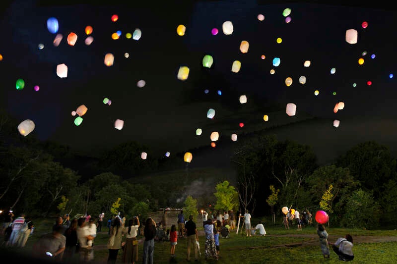 【岩手県・新幹線駅（盛岡駅～一ノ関駅）発】 願いをのせて信州の夜空に舞う幻想的な光！白樺高原スターランタンナイト 　日本一の渓谷美昇仙峡　武将ガイドがご案内城下町柳町散策 2日間1