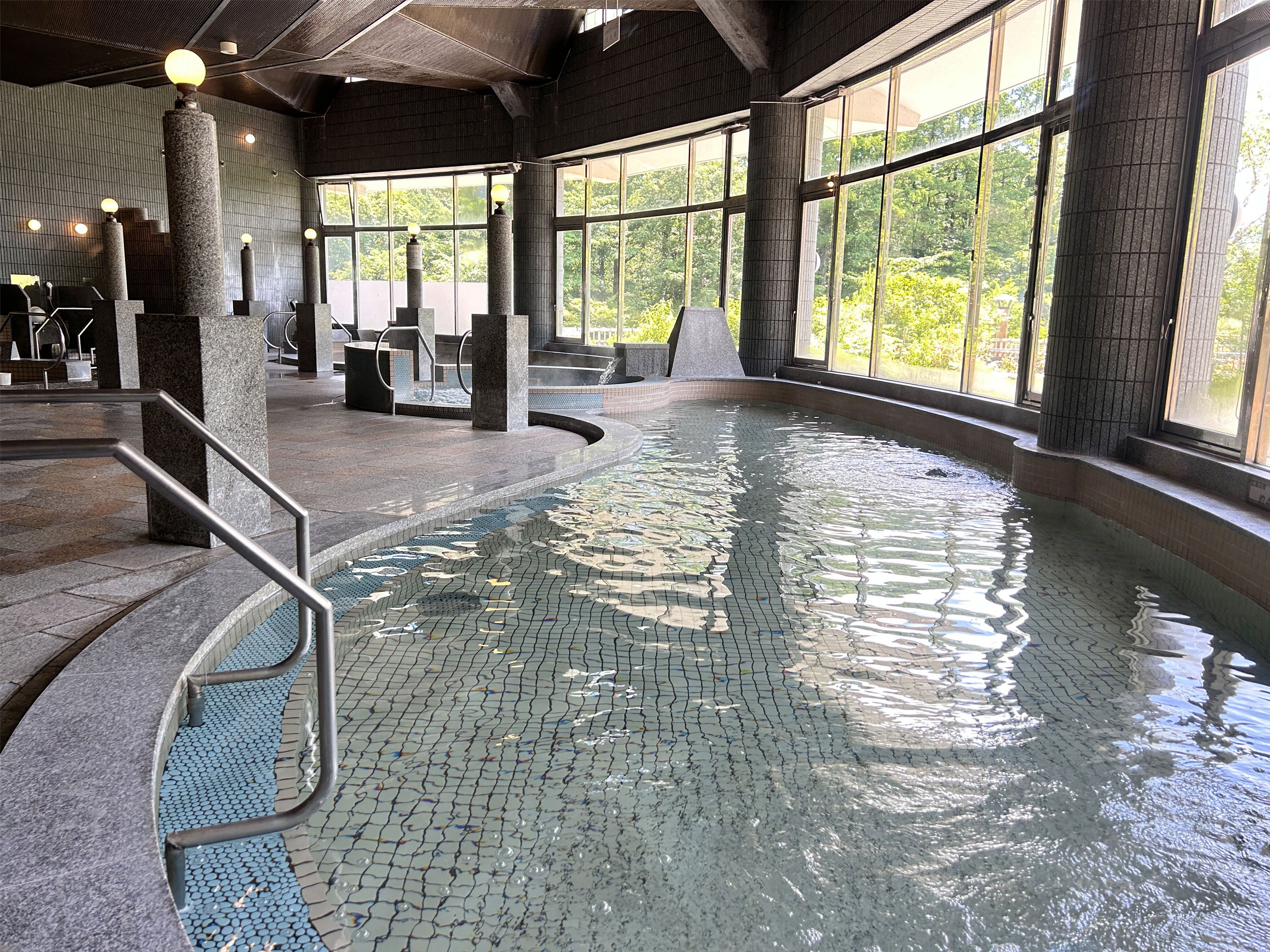 【倉敷・岡山発着】岡山の旬の味覚 桃狩り食べ放題と新見千屋温泉でいただく千屋牛とご入浴3