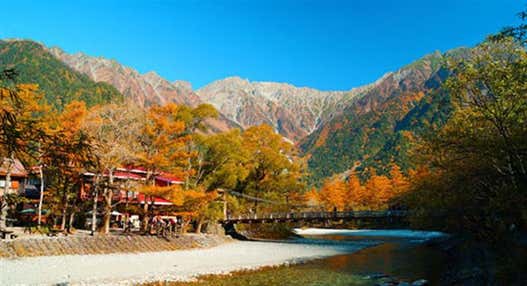 ★催行決定!残席わずか♪ <新宿発・西船橋発> 紅葉の上高地さんぽ ~秋色に染まる北アルプス~