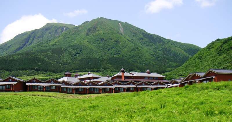 【福岡県内／博多駅　発】 大分・熊本「桜舞う名城・名所さくら街道」と阿蘇くじゅう絶景露天風呂2日間3