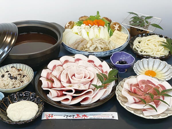 ＜兵庫＞丹波篠山 本格ボタン鍋＆宙に浮かぶいちご狩り体験　どっさり3㎏のお土産付【垂水・名谷・西鈴蘭台出発】1