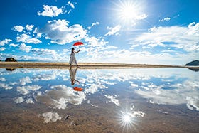 瀬戸内の天空の鏡日本のｳﾕﾆ塩湖「父母ヶ浜」と銭形砂絵「寛永通宝」
