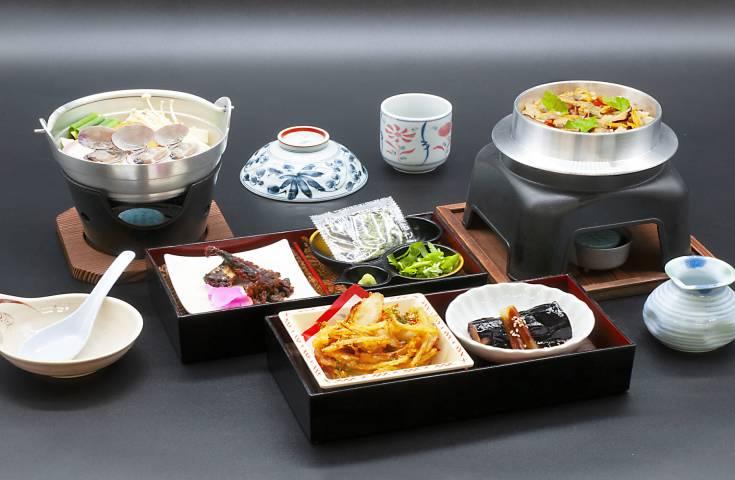 ★催行決定★[名古屋発]第31回豊橋炎の祭典 三河伝統の手筒花火観賞(イスS席)日帰りバスツアー！みかん狩りやあさり釜飯とガマゴリうどん鍋の昼食に舌鼓も！2