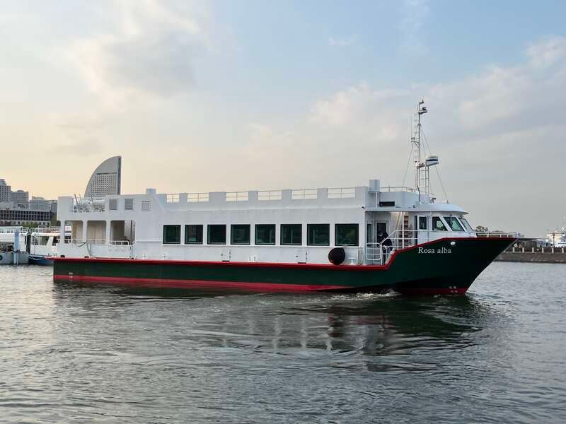 【現地集合/解散】 みうり特別チャーター！ オープンデッキ船で行く 春の「横浜サンセット＆工場夜景ロマンティッククルーズ」　日帰り3