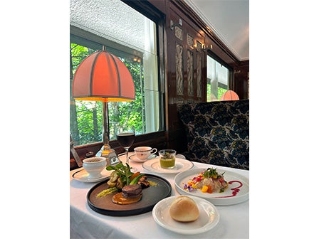 中部発　日帰り　ルネ・ラリックが手掛けた装飾に囲まれて味わう、美食。Ｏｒｉｅｎｔ　Ｅｘｐｒｅｓｓ　Ｓｐｅｃｉａｌ　Ｌｕｎｃｈ1