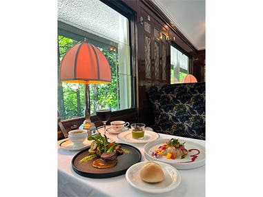 中部発 日帰り ルネ・ラリックが手掛けた装飾に囲まれて味わう、美食。Orient Express Special Lunch